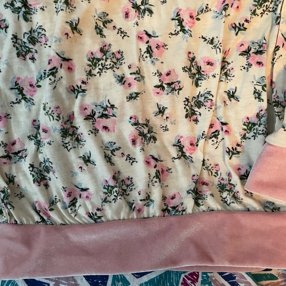 Stella Phoenix floral Blouse - Picture 2 of 3